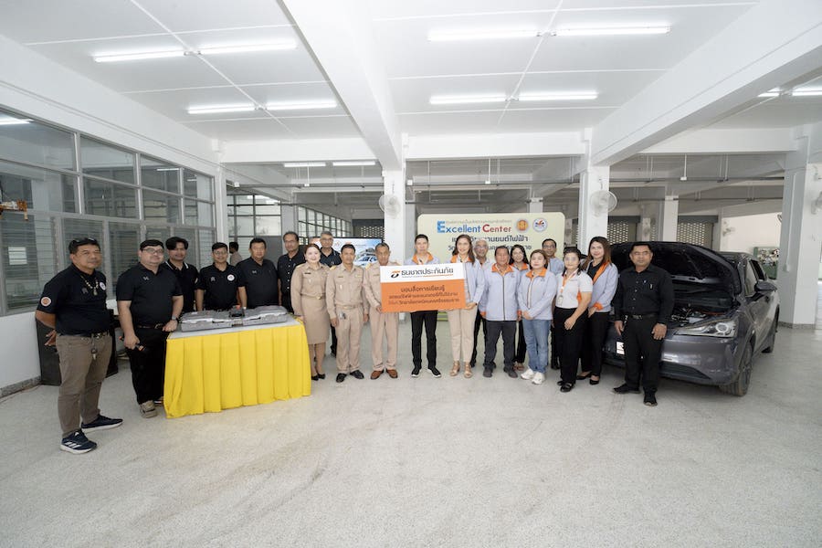 ธนชาตประกันภัย สนับสนุนสื่อการเรียนรู้ พัฒนาทักษะ EV แก่สถาบันการศึกษาภาคใต้